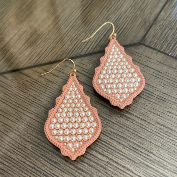 Blush Pink & Pearl Kendra Inspired Earrings - Picture 1 of 12